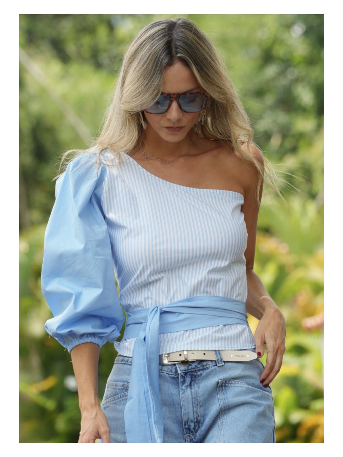 Camisa un Hombro bicolor